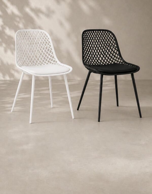Silla Europa Acolchada en blanco y negro
