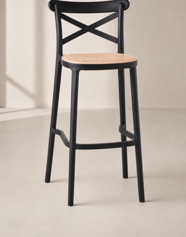 Taburete Crossback negro con asiento de rattan, respaldo cruzado